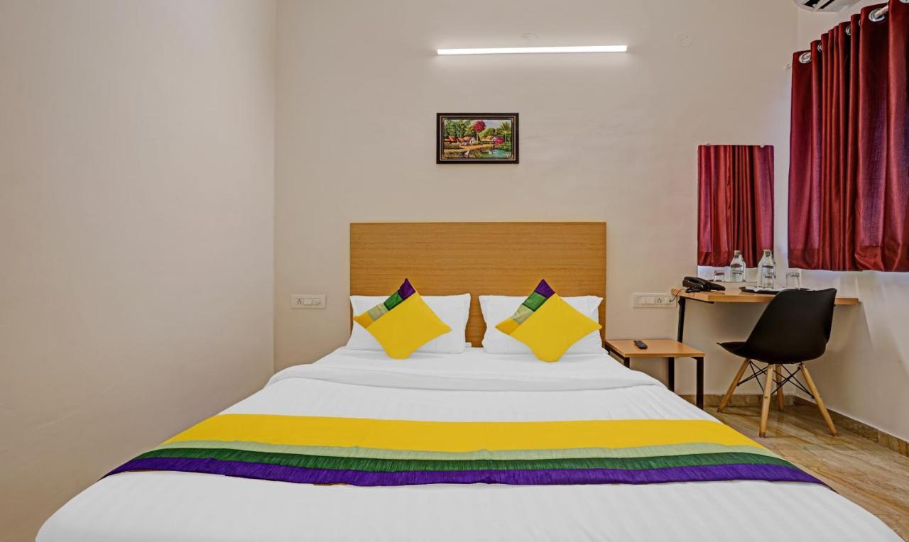 Itsy Hotels Flowers Park Nashik Luaran gambar